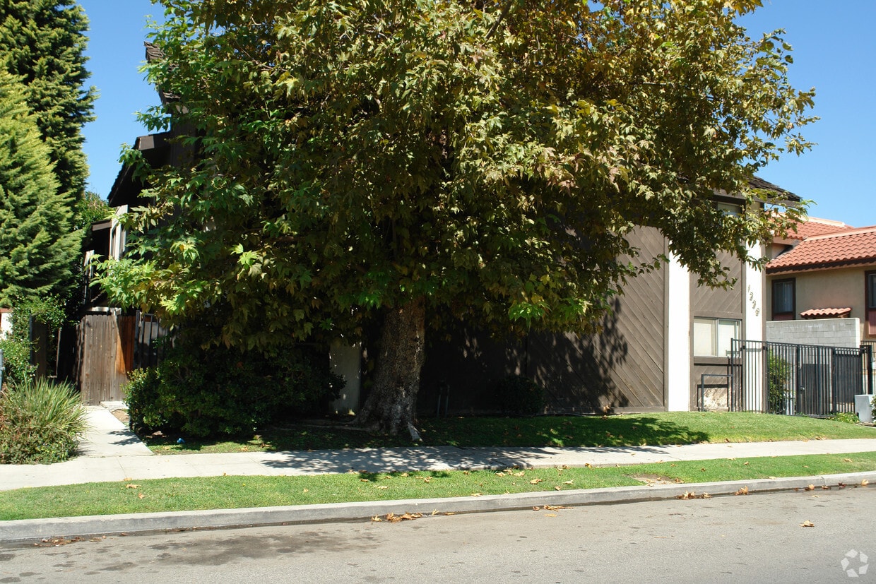 Building Photo - 1339 Elm Ave