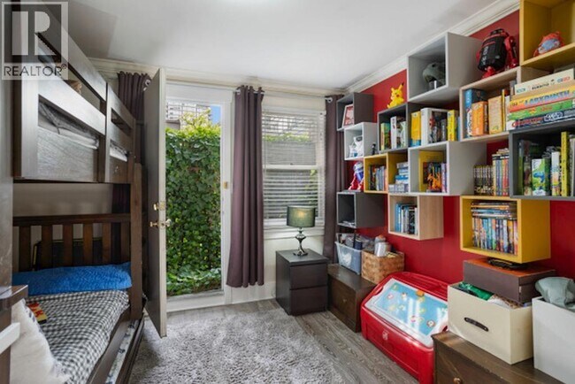 Photo du bâtiment - 136X W 7TH AVENUE