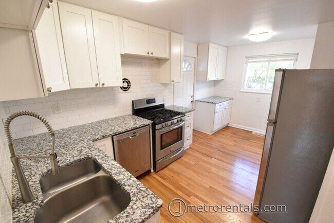 Foto del edificio - 2686-2688 Hibbert Avenue