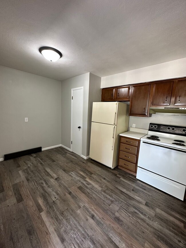 Building Photo - 528 River Forest Rd.