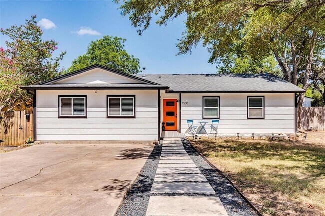 Foto del edificio - 7500 Bloomfield Dr