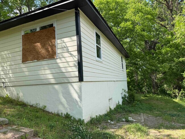 Foto del edificio - 8 E Brooks Rd