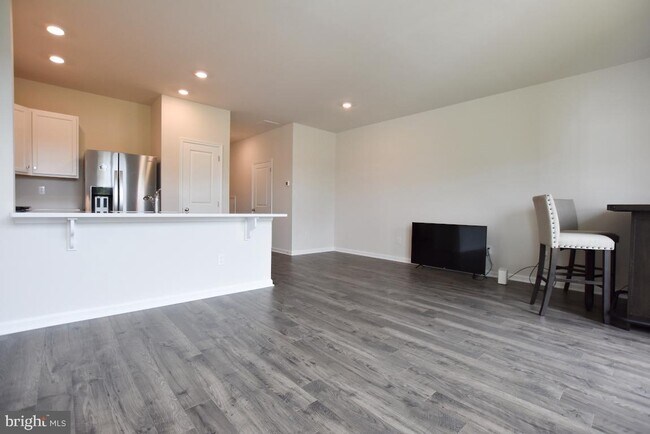 Building Photo - 62 ARLOTTA
