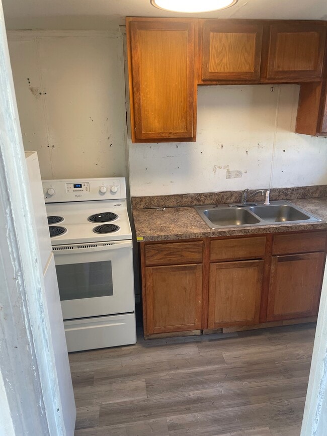 Building Photo - 400 E Parkland Ave