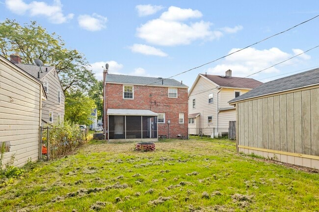 Building Photo - 3836 Woodmont Rd