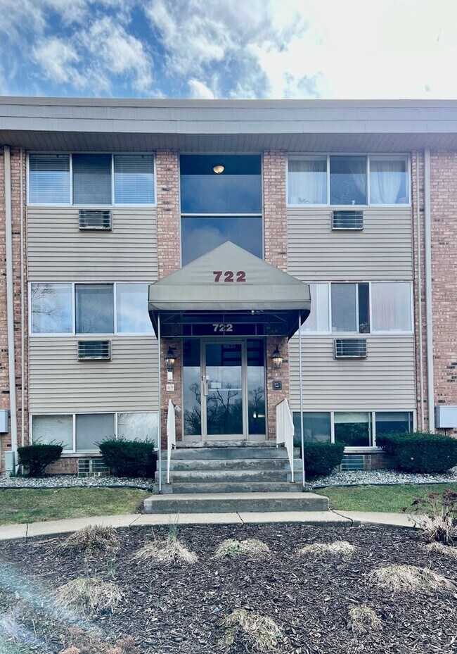 Building Photo - Two Bedroom Condo in Kalamazoo
