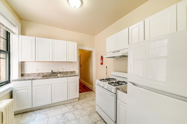 Building Photo - 51 Brinkerhoff Ave