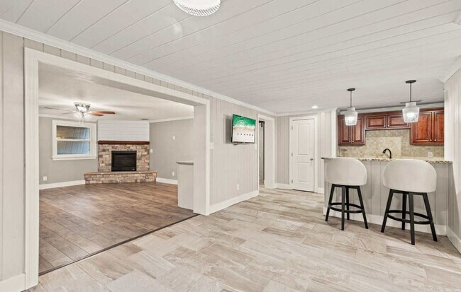 Foto del edificio - Beautifully Updated 3 Bedroom Ranch-Style ...
