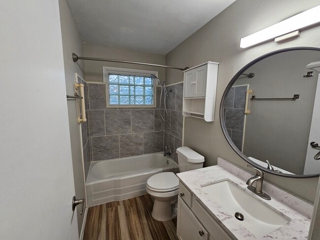 Building Photo - 1010 S Plains Park Dr