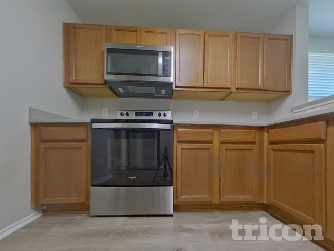 Foto del edificio - 16661 Woodside Dr