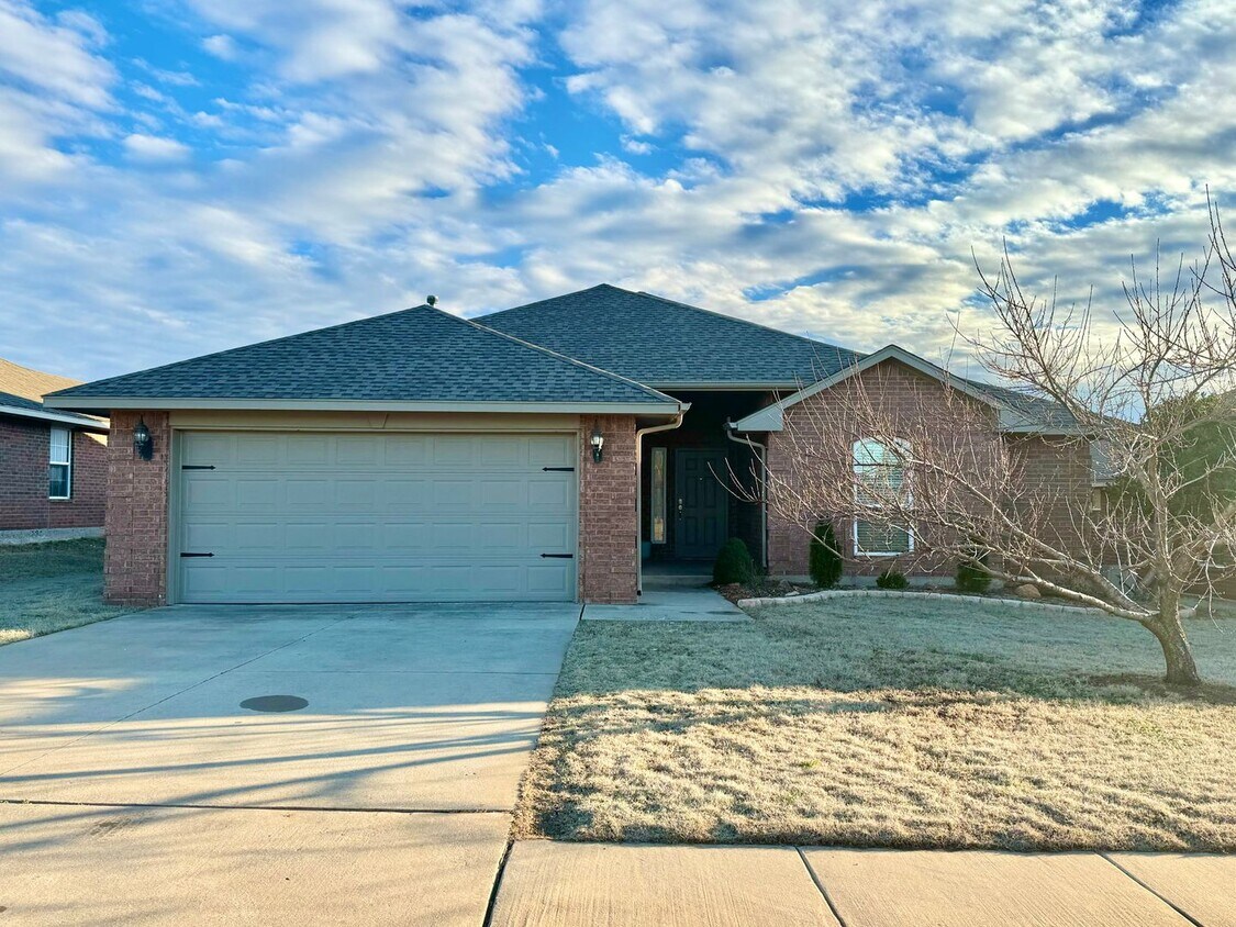 Primary Photo - 3 Bed, 2 Bath Home in Moore