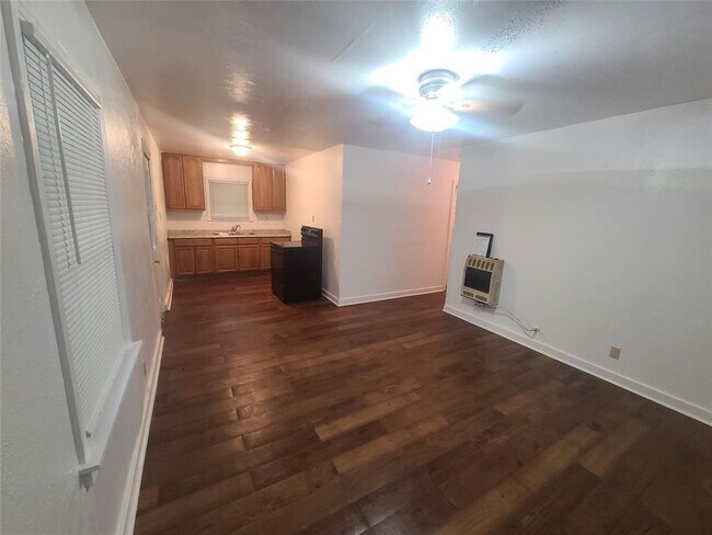 Building Photo - 401 S Orchid Dr