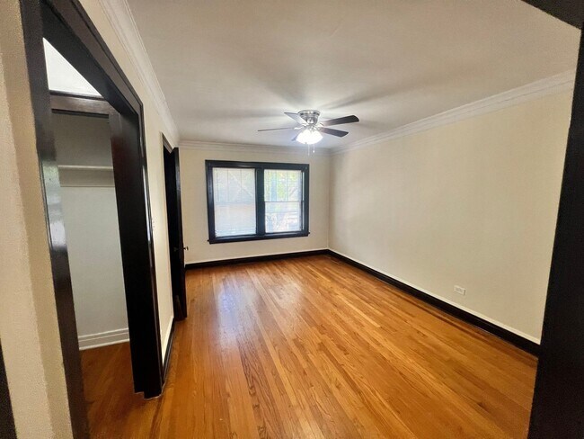 Foto del edificio - 3021 W 58th St