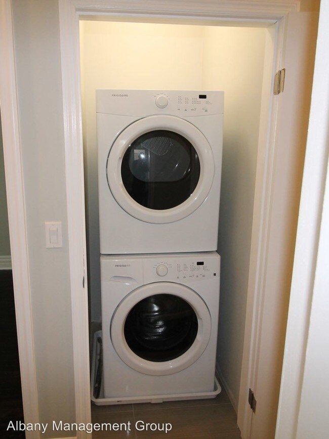 Building Photo - 802 Broadway