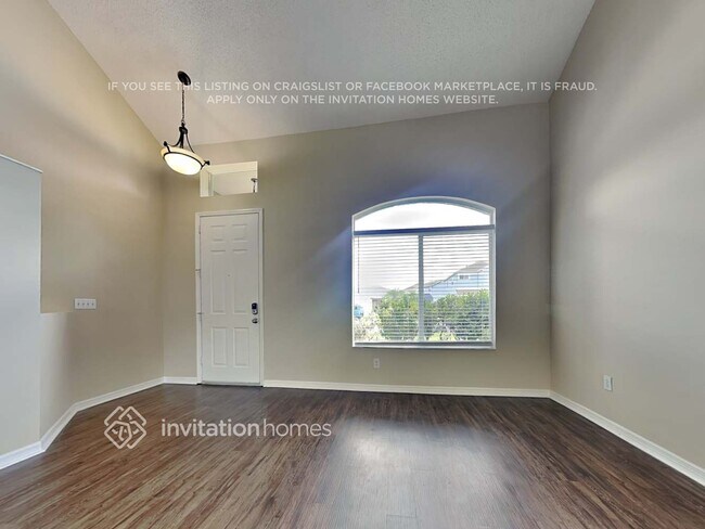 Building Photo - 12725 Longcrest Dr
