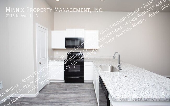Foto del edificio - 2116 N. Ave J #A