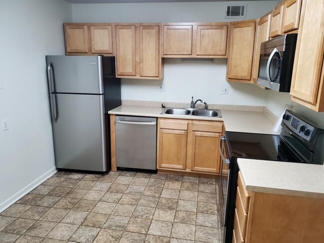 Building Photo - Windsor Chateau Apartments