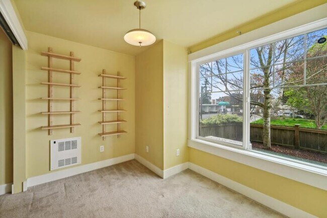 Foto del edificio - 3 bedroom in Seattle WA 98117