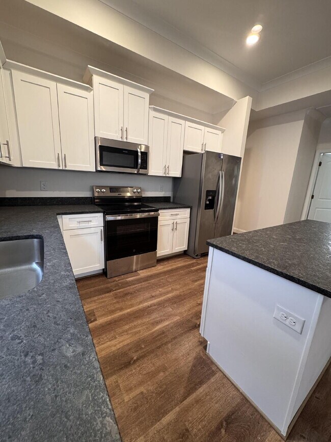 Foto del edificio - Modern 4-Bed, 3.5-Bath Home in Travelers R...