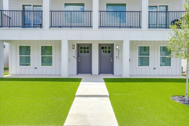 Foto del edificio - 3214 Forest Park Blvd