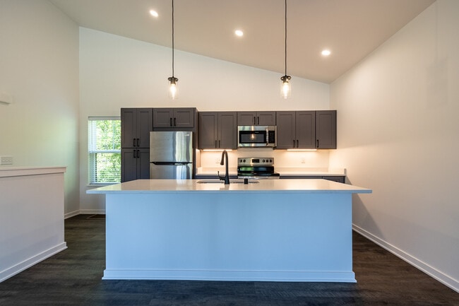 Building Photo - 1920 Edwards St