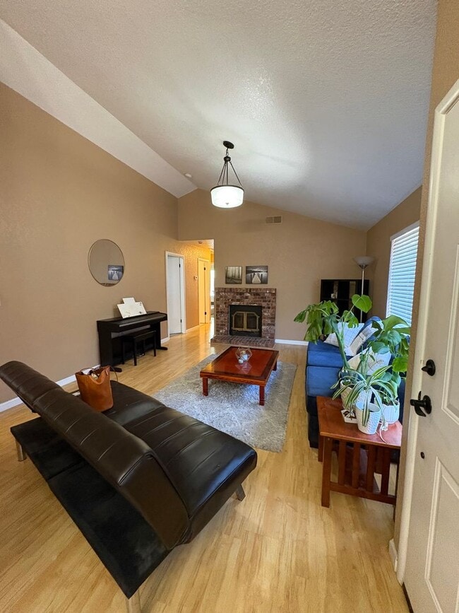 Building Photo - 4465 Sunrise Ct