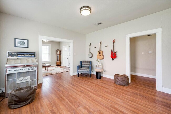 Foto del edificio - 2210 Kinney Rd