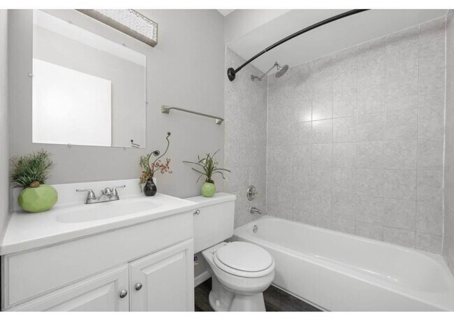 Foto del edificio - 8641 1/2 W Foster Ave
