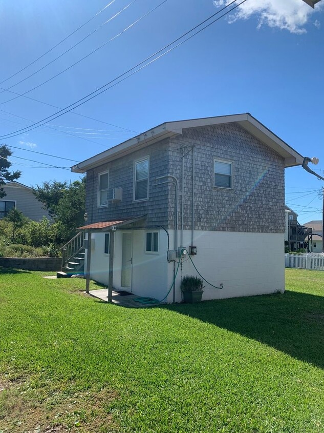 Building Photo - 404 E Terminal Blvd