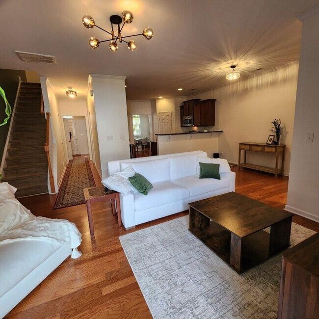 Foto del edificio - 1357 Regulator St