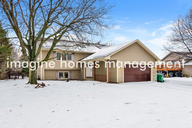 Building Photo - Gorgeous Updated Home in Eagan!