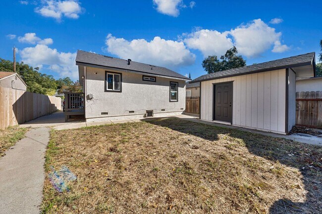 Building Photo - Rare Opportunity to Rent Main House and Detached ADU in Sacramento!