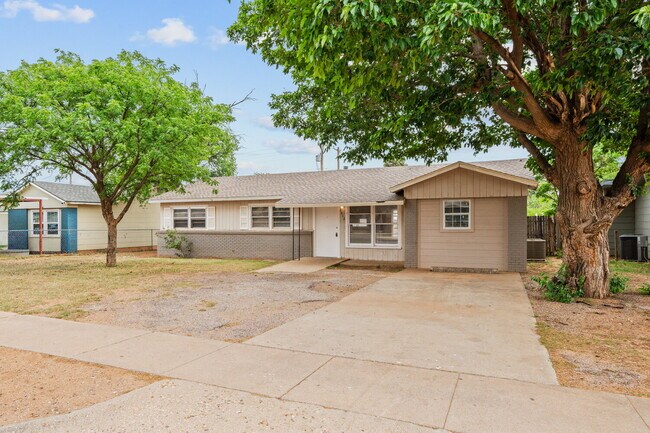 Building Photo - Updated Home with Gorgeous Floors & Large Backyard