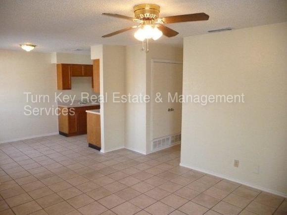 Foto del edificio - 8129 Foxfire Ln