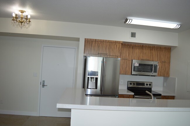 Building Photo - 325 S Biscayne Blvd