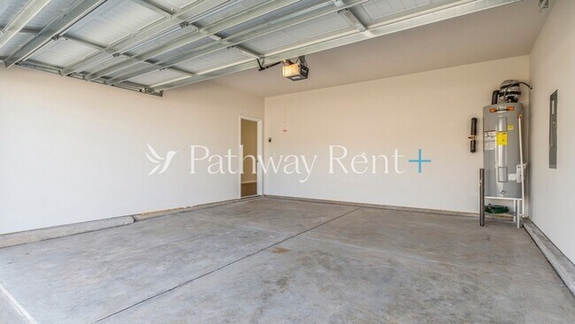 Foto del edificio - 6304 Lowe Ln