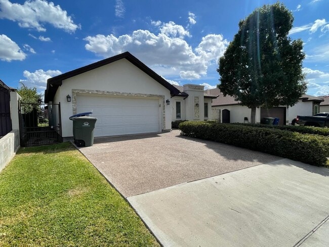 Building Photo - 115 Calma Dr