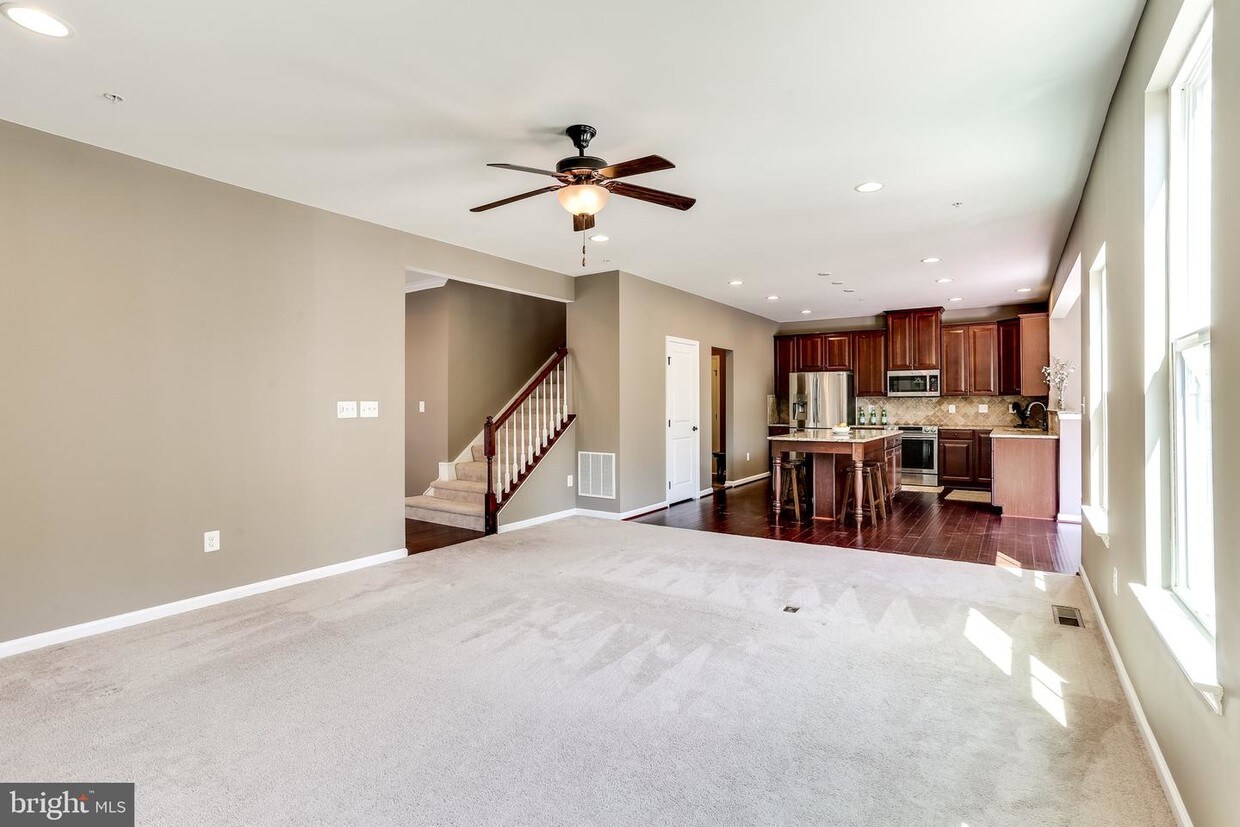 Foto principal - 729 Shady Creek Ct