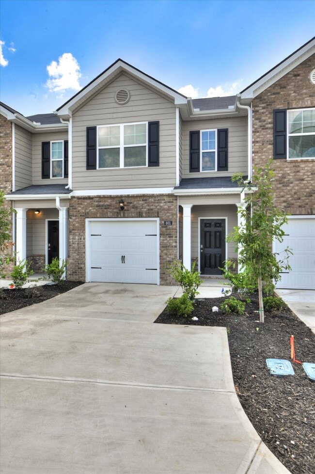 Building Photo - 801 Grovebury Ct