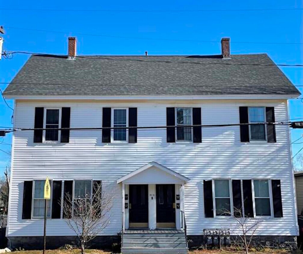 5961 South St Unit 59 up, Concord, NH 03301 Room for Rent in Concord