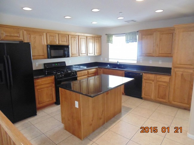 Building Photo - TRI LEVEL HOME WITH 3 MASTER BEDROOMS