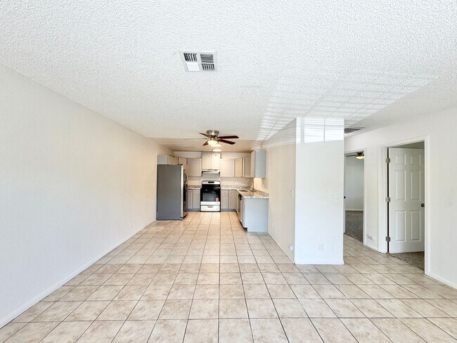 Foto del edificio - AVAILABLE NOW!! 2 Bedroom 1 Bathroom Apartment in Cathedral City!