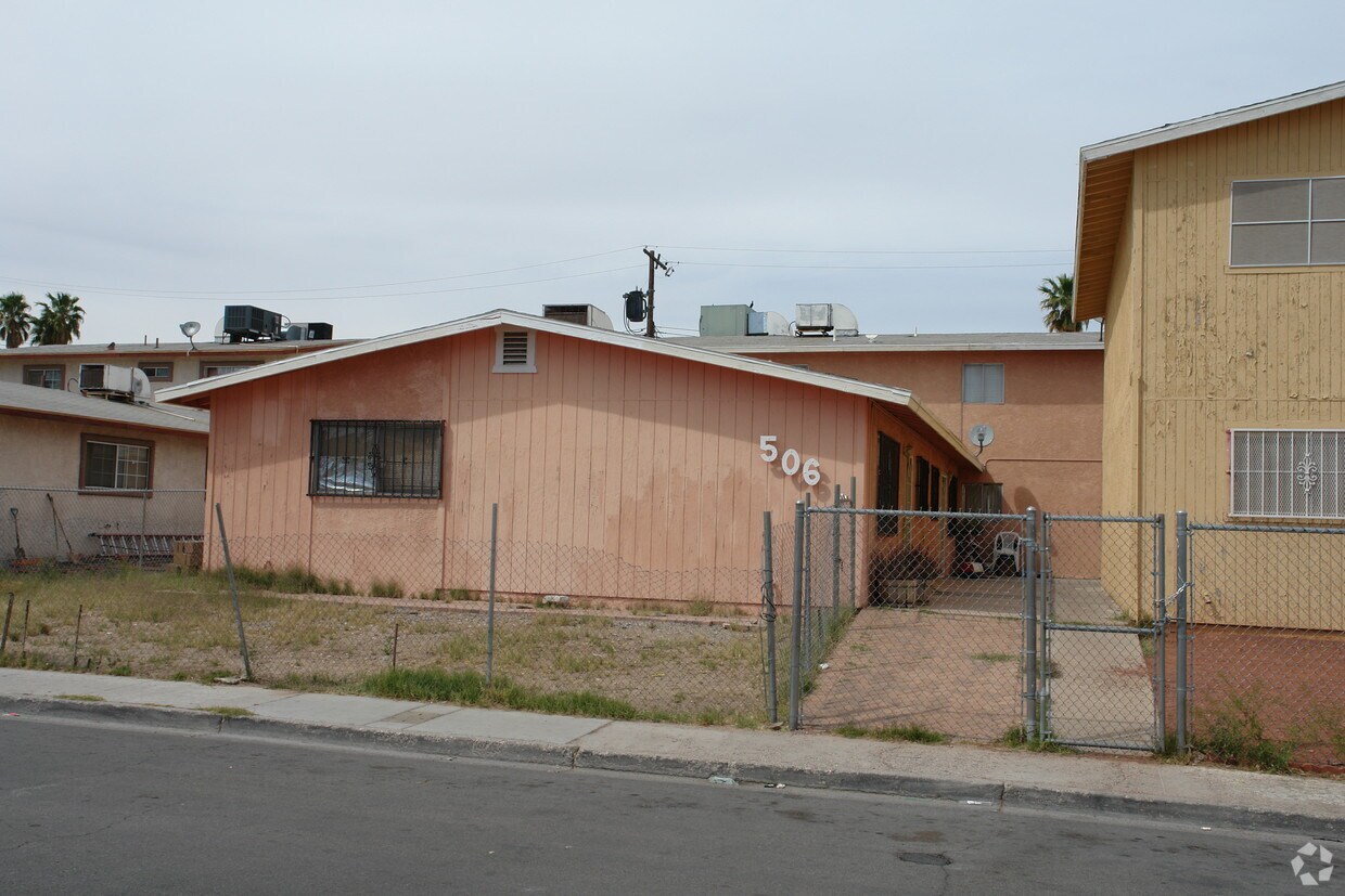 Building Photo - 506 McKellar Cor
