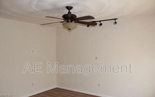 Foto del edificio - 1556 Darren Cir