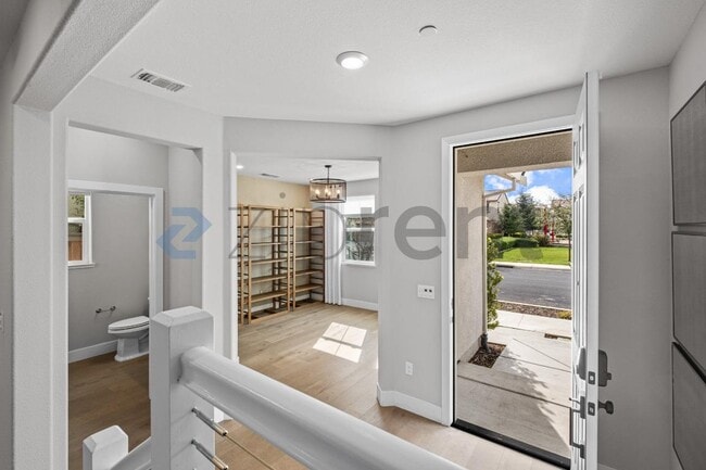 Building Photo - 285 Bear Creek Dr