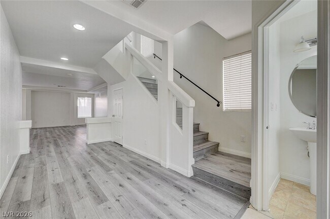 Foto del edificio - 6844 Treble Clef Ave