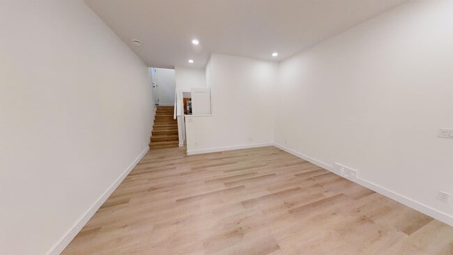 Building Photo - 11950 79 Ave