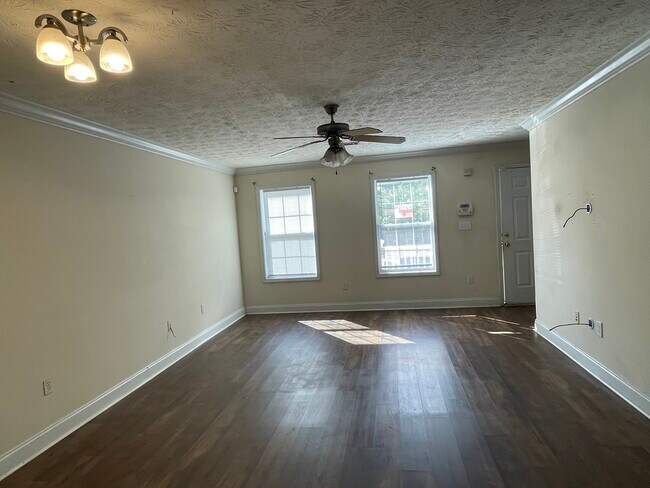 Foto del edificio - 105 Westchester Dr