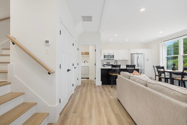 Building Photo - 50 S County Trl