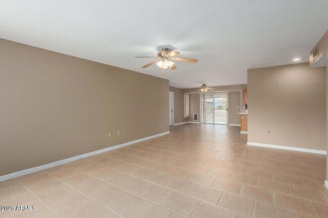 Foto del edificio - 12630 N Blue Ridge Dr